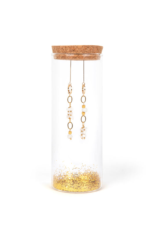 Asymmetrische oorbellen met maansteen voor zachtheid naar jezelf