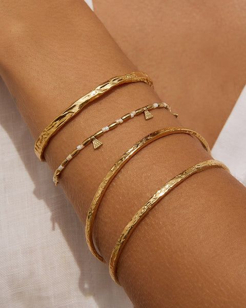 Handgemaakte bronzen gehamerde bangle tijdens Jewellery Experience in Antwerpen