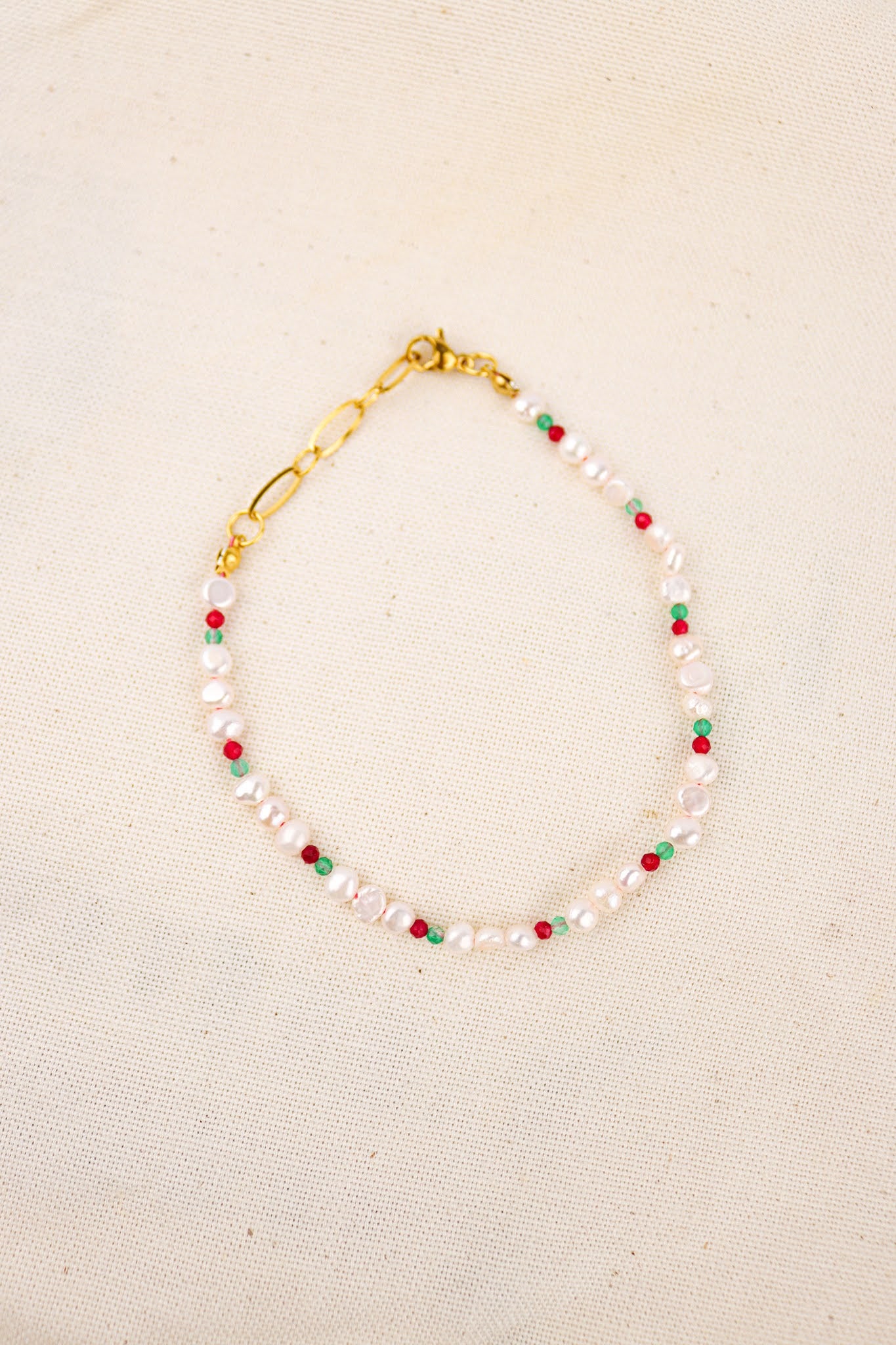 Sweat waterpearls with tiny Chrysoprase & Watermelon Quartz