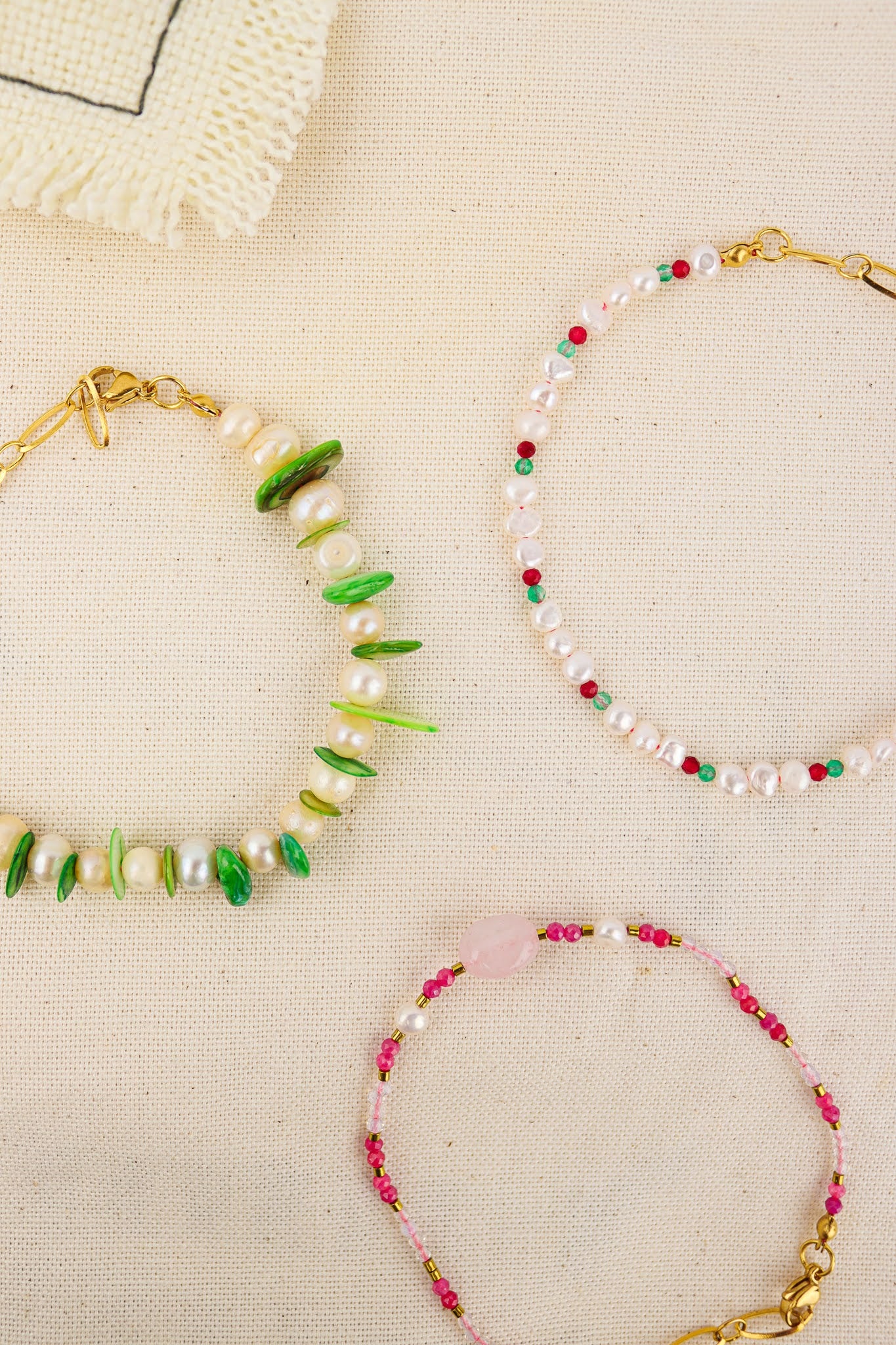 Sweat waterpearls with tiny Chrysoprase & Watermelon Quartz