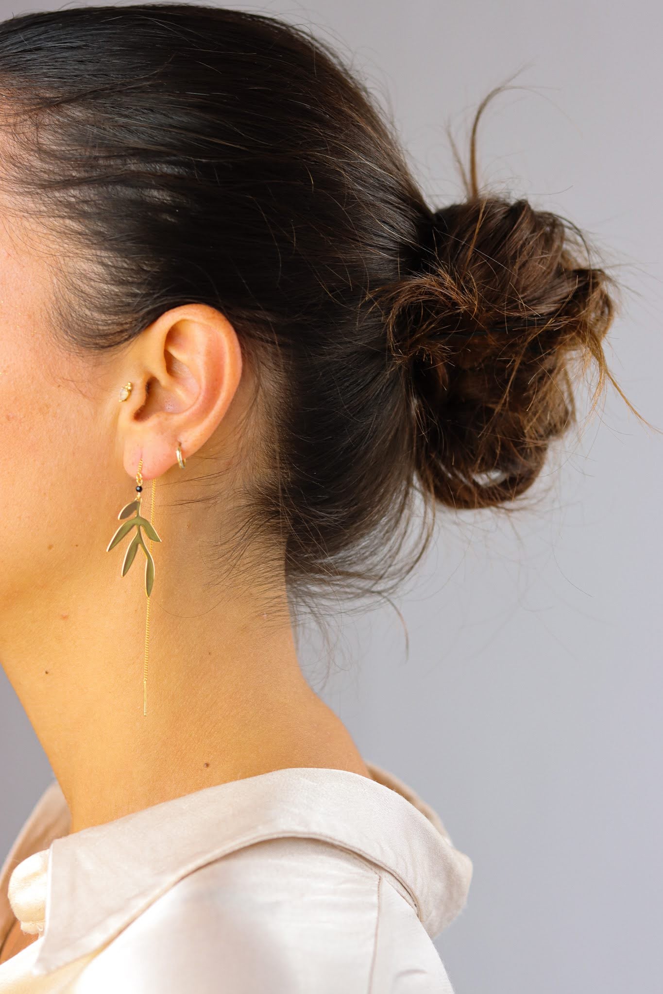 Stay Gold by Mme bovary Dangling golden poetic leaf threader earrings