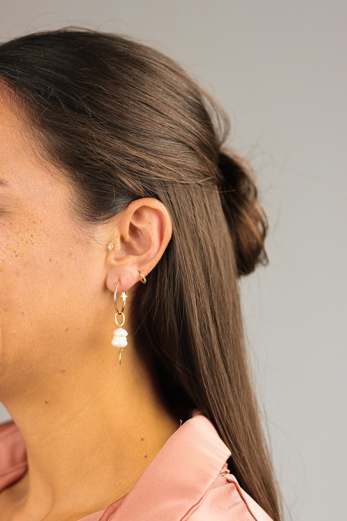 Asymmetrical pearl and leaf earrings