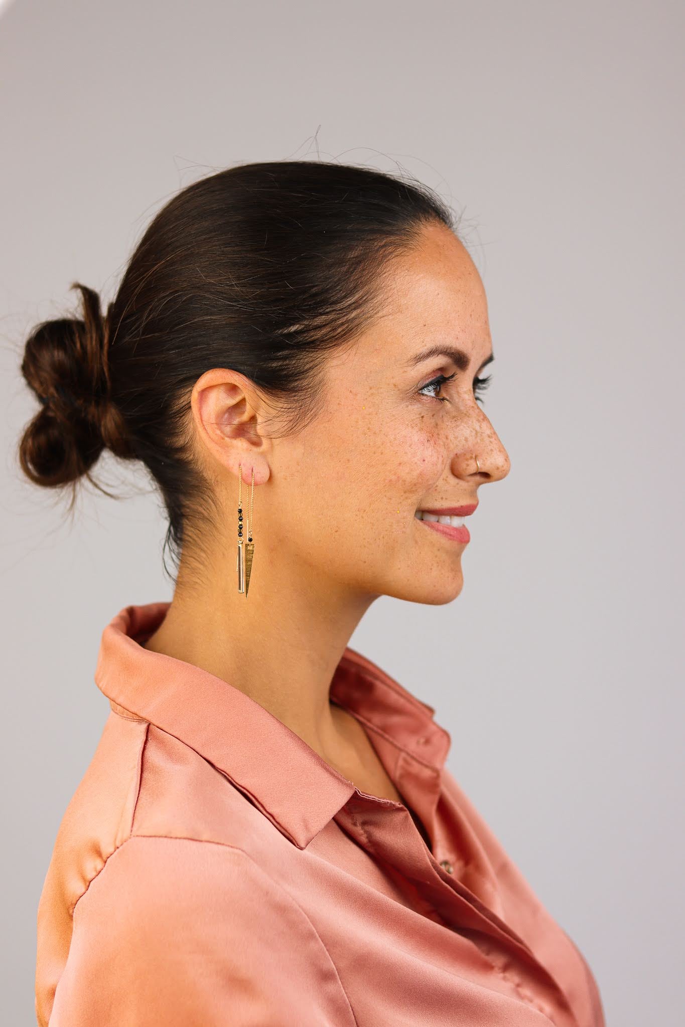 stay gold by mme bovary Asymmetrical triangel & bar threader earrings