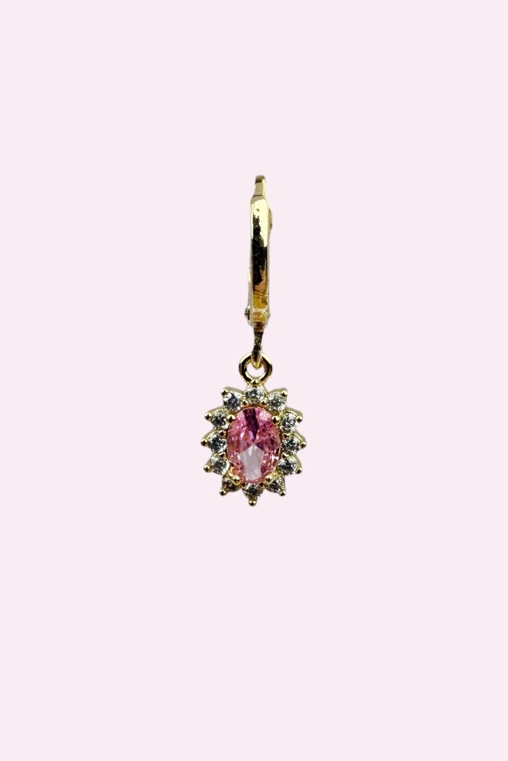 Rose Quartz Cocktail Huggie oorbel met zachtroze rozenkwarts en zirkoon – Stay Gold Antwerp
