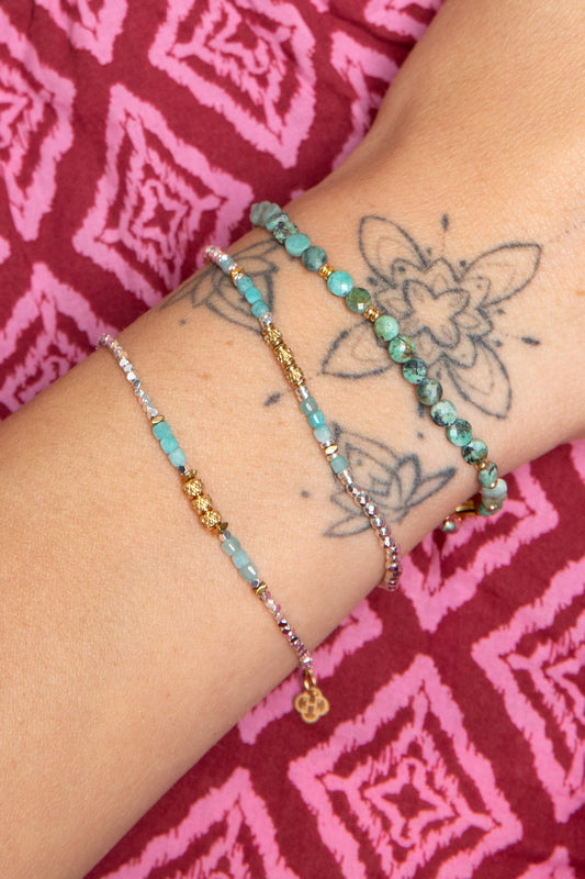 Look van 3 armbandjes met Turquoise - Amazonite en zilver en gouden hematiet