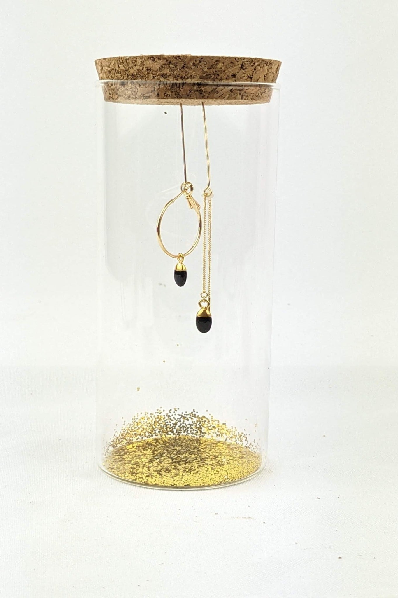 C17 - Asymmetrical Onyx drop earrings