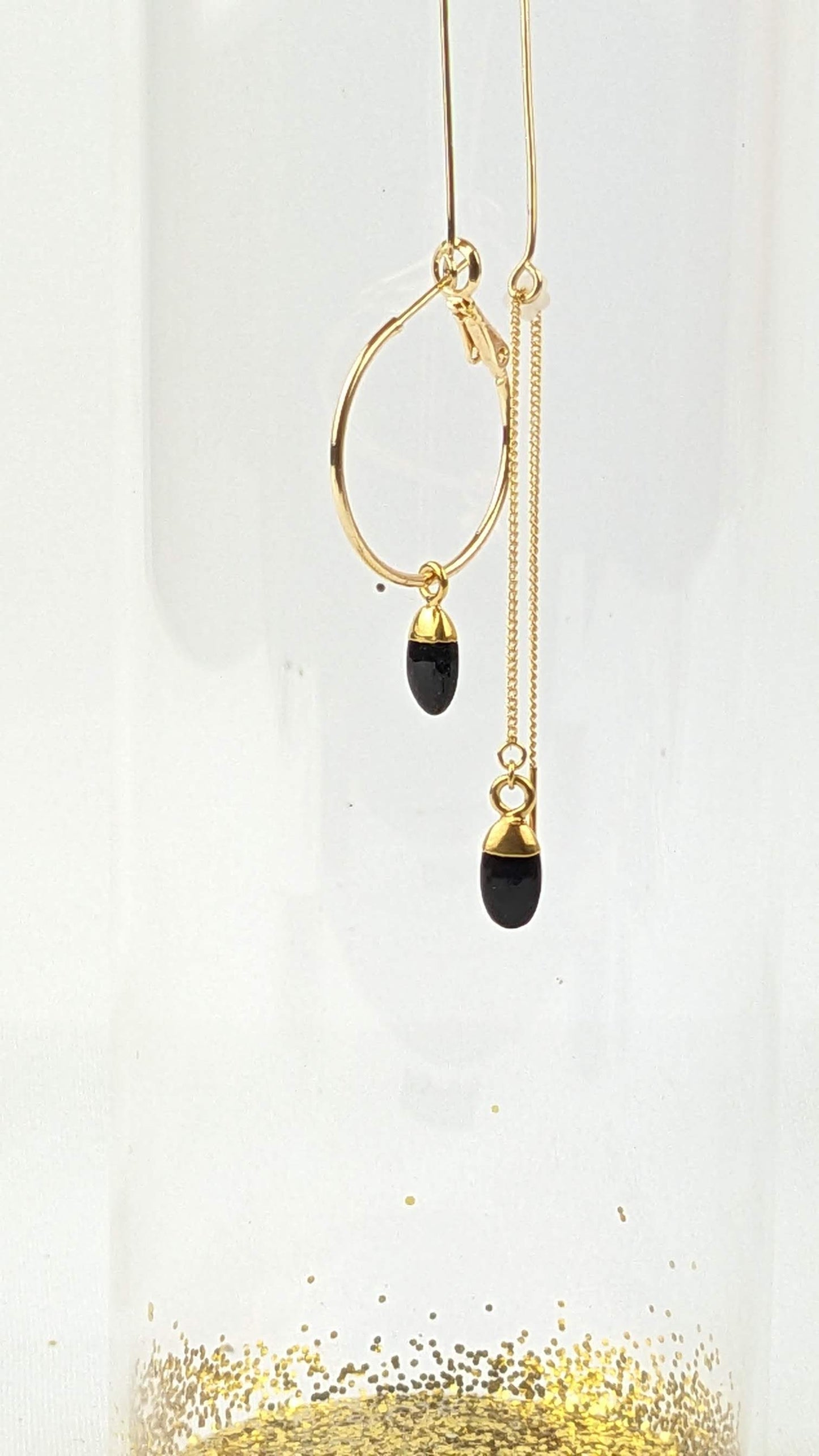 C17 - Asymmetrical Onyx drop earrings