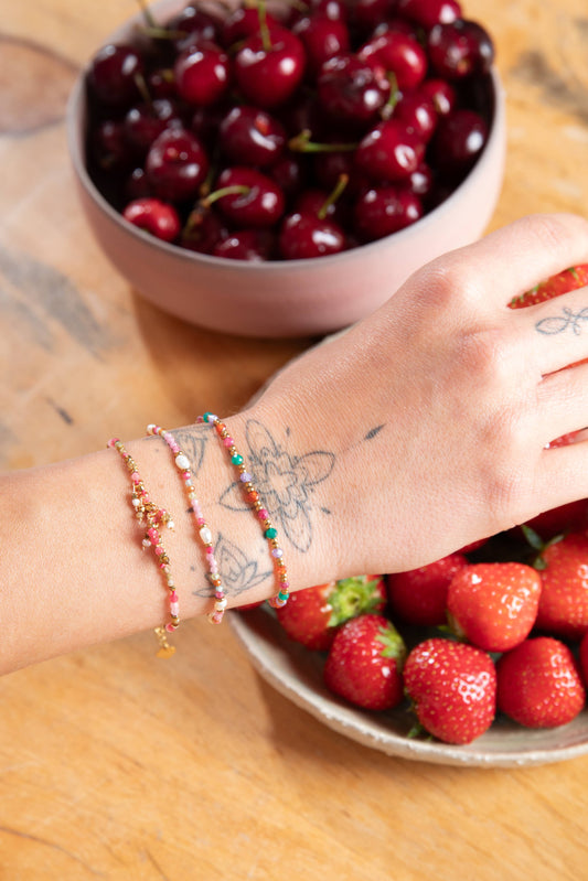 Look van 3 armbandjes met Strawberry kwarts en groene tourmalijn