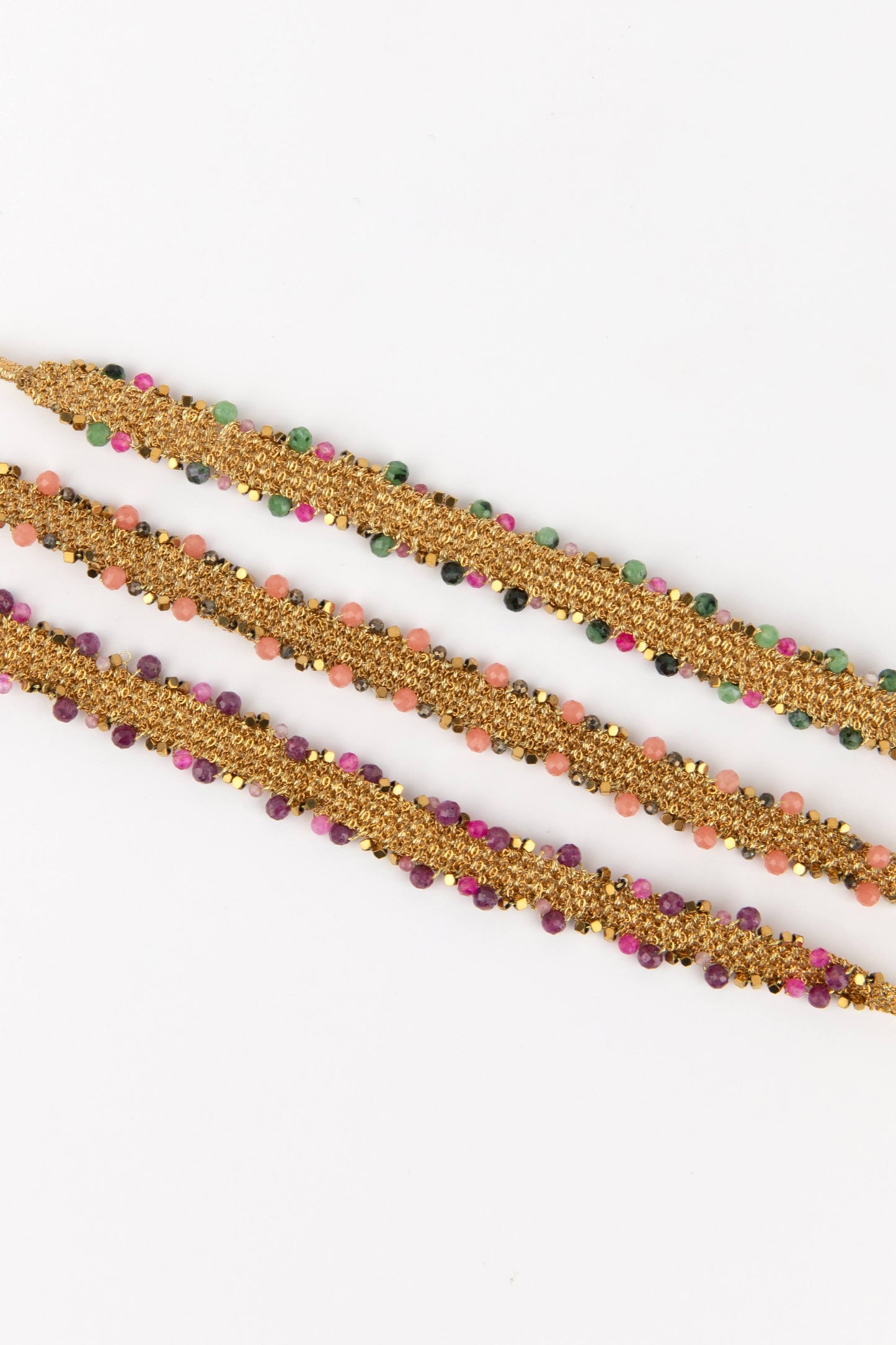 Look van 3 stoffen armbandjes met strawberry kwarts voor vreugde