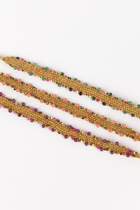 Look van 3 stoffen armbandjes met strawberry kwarts voor vreugde