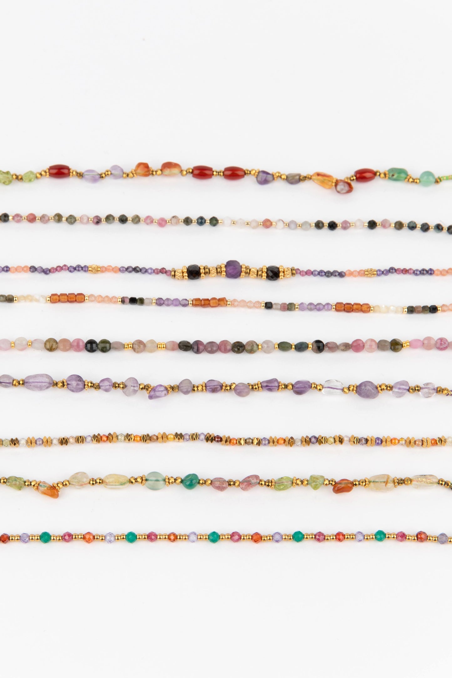 Look van 3 armbandjes met halfedelstenen