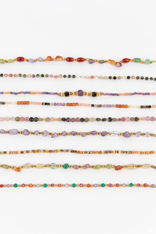 Look van 3 armbandjes met halfedelstenen