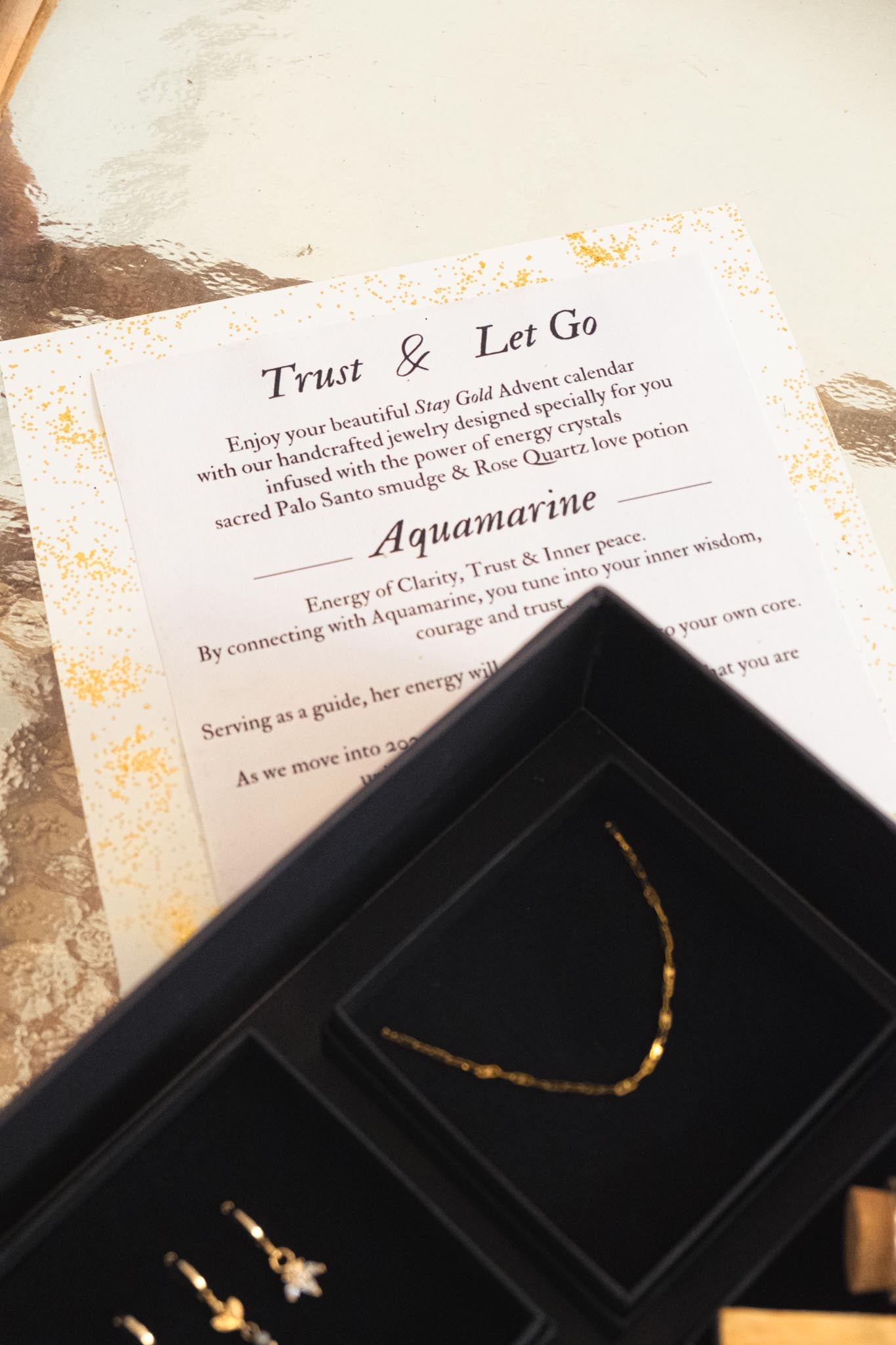 Aquamarine - Trust & Let Go - Christmas giftbox advent calendar