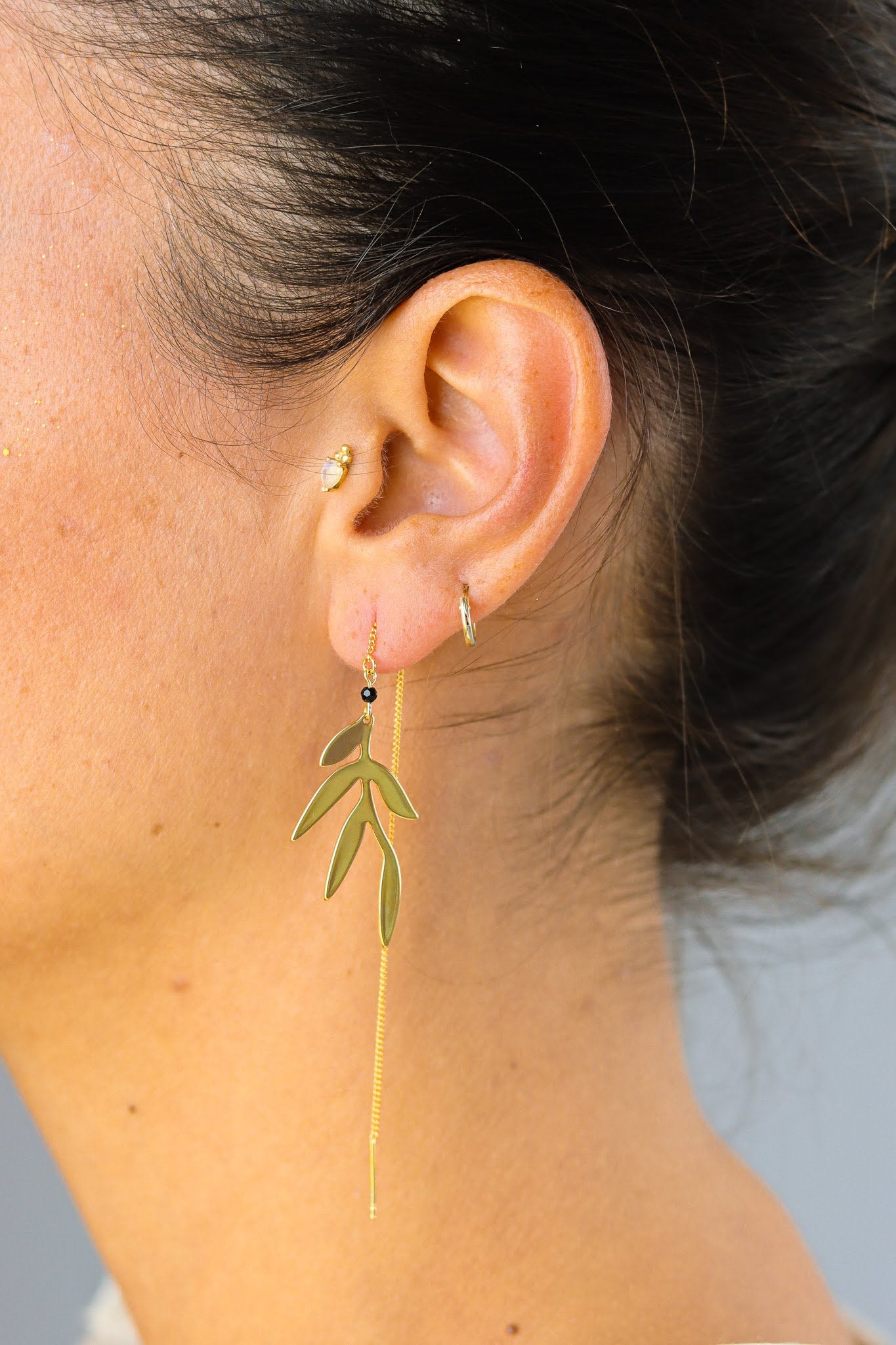 Stay Gold by Mme bovary Dangling golden poetic leaf threader earrings