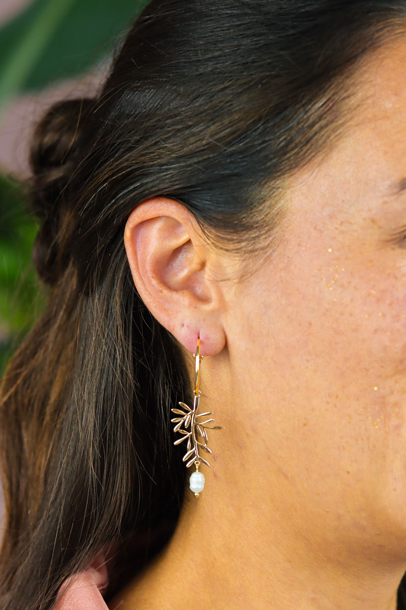 Asymmetrical pearl and leaf earrings