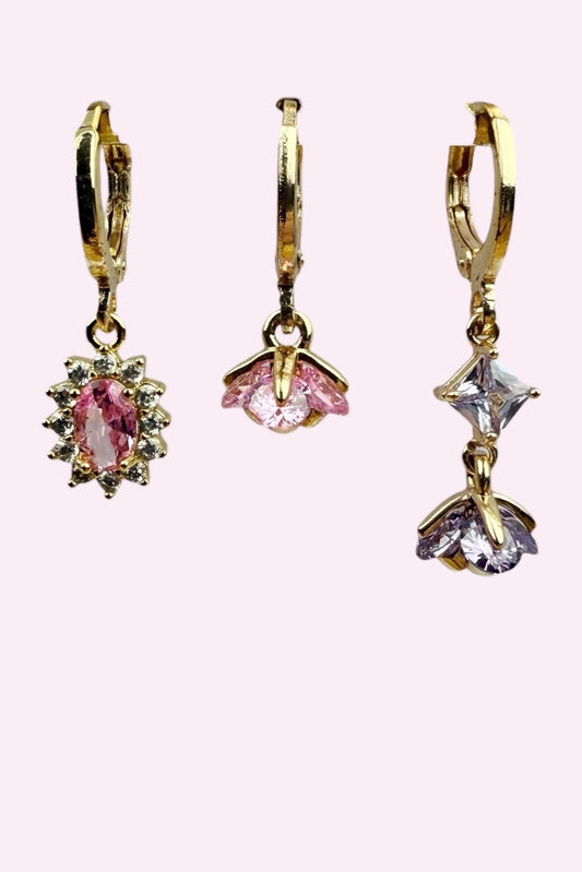 Mix & Match Trio met Amethyst Lotus Huggie met zirconia en diamantaccenten, Roze Lotus Flower Huggie met fonkelende zirkoonstenen, en Rose Quartz Cocktail Huggie met zachtroze rozenkwarts – Stay Gold Antwerp