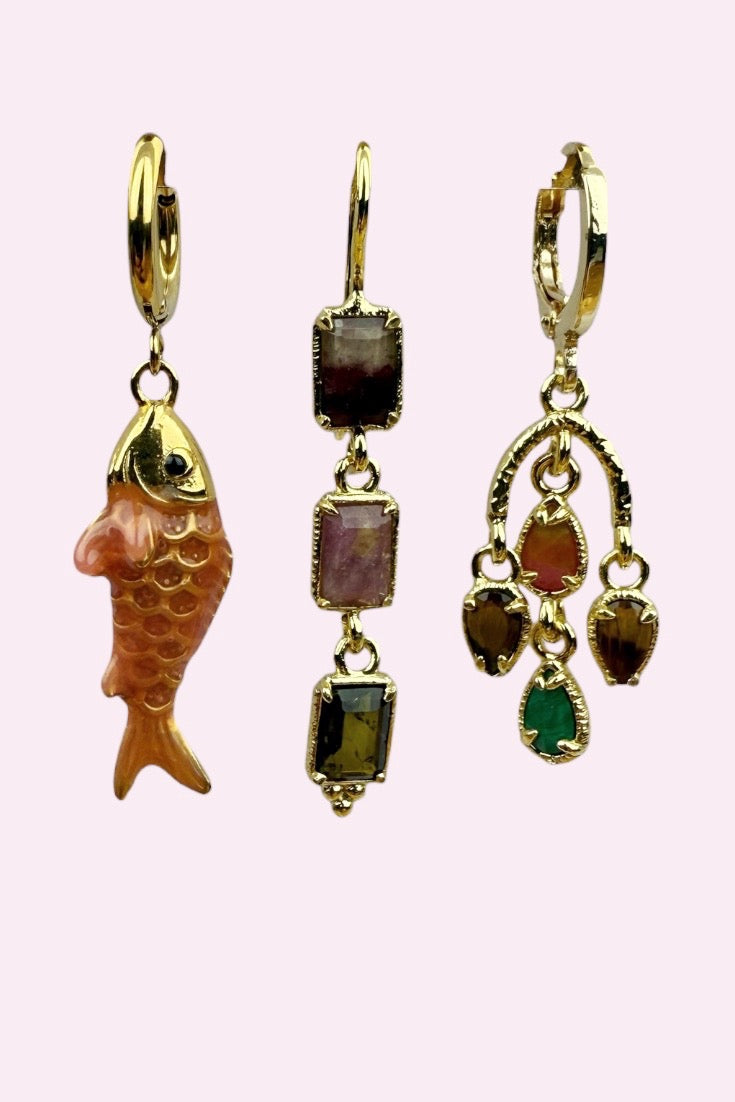 Mix & Match Trio oorbellen set met Victorian Huggie, Fuchsia Fan Drop en Rose Quartz Cocktail, handgemaakte statement oorbellen met edelstenen en kristallen