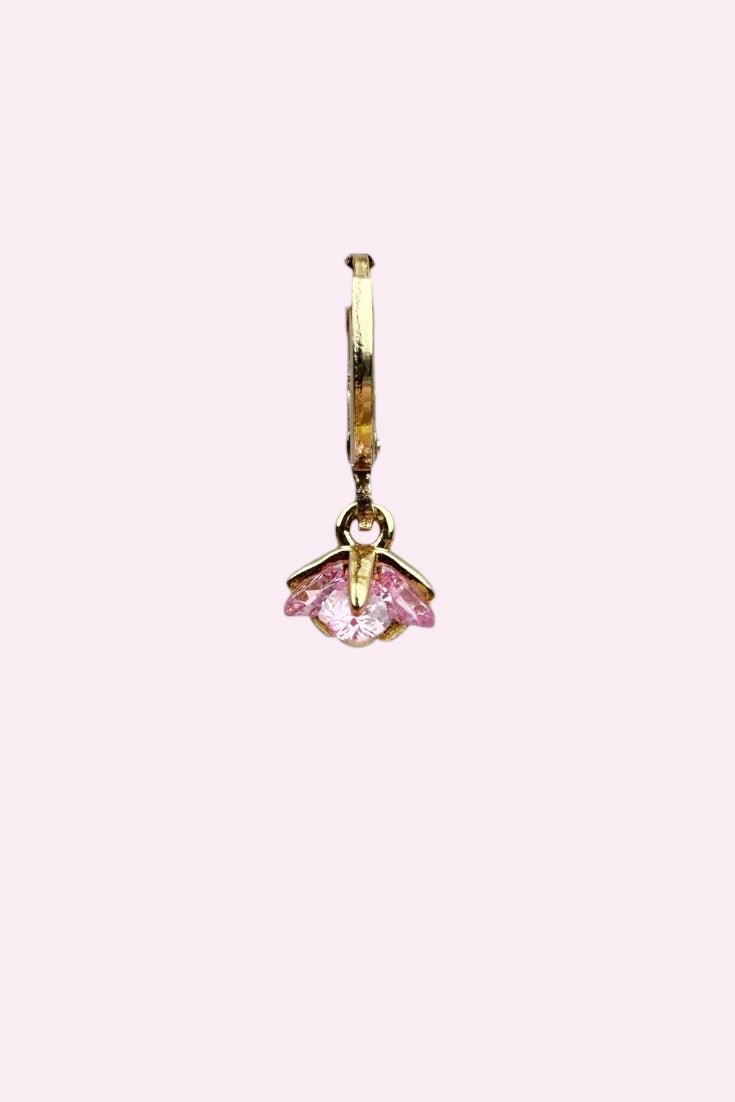 Roze Lotus Flower Huggie oorbel met fonkelende zirkoonstenen – Stay Gold Antwerp