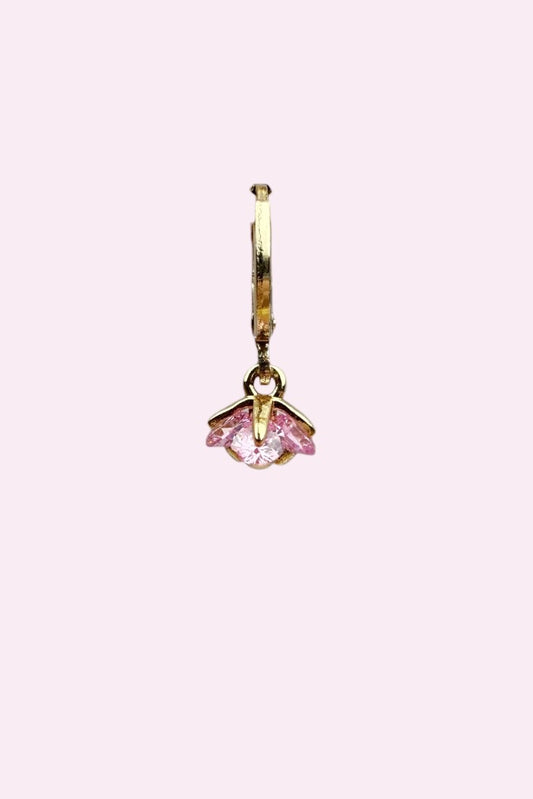 Roze Lotus Flower Huggie oorbel met fonkelende zirkoonstenen – Stay Gold Antwerp