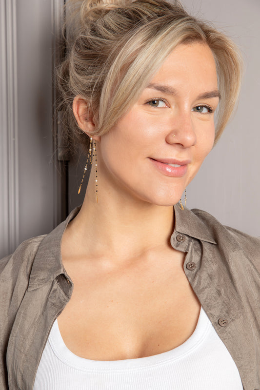 lange wit zwarte chandelier steker oorbellen in stainless steel