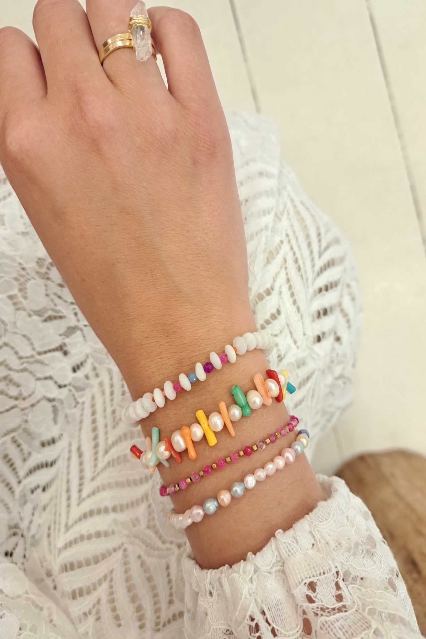 Luxurious pearl bracelet in multi colour