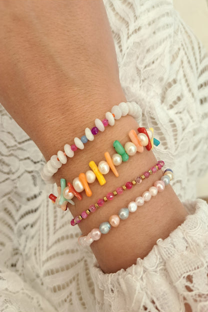 Luxurious pearl bracelet in multi colour