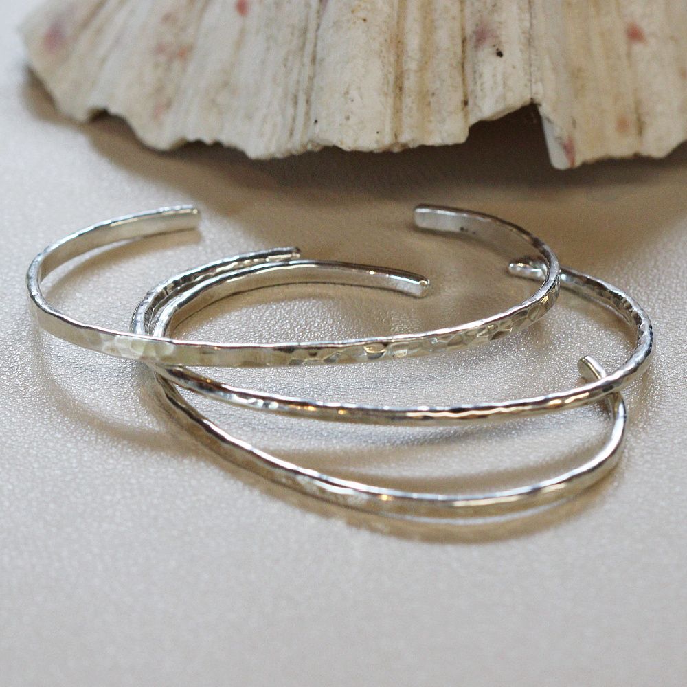 ZATERDAG WORKSHOP EXPERIENCE (3u) - Maak je eigen gehamerde armband in zilver of brons
