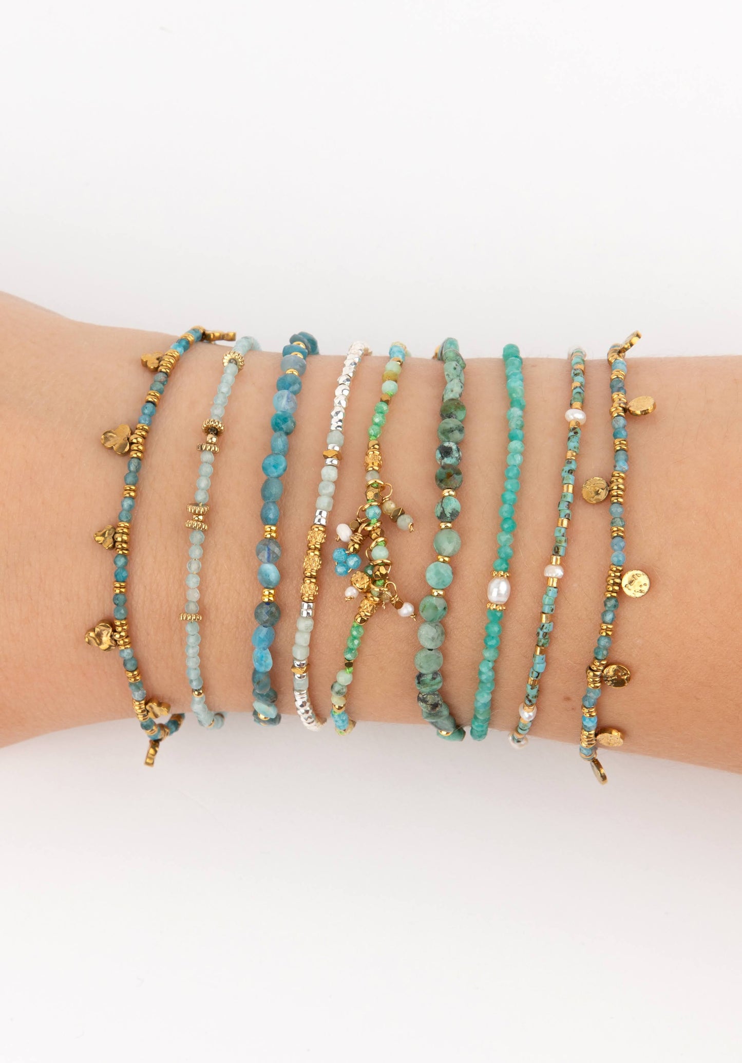 Look van 3 armbandjes met blauwe amazonite en roze rhodocrosyte